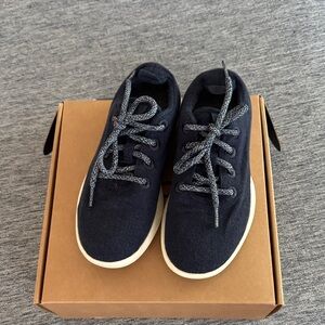 Allbirds Navy Blue Athletic Shoes women’s size 7